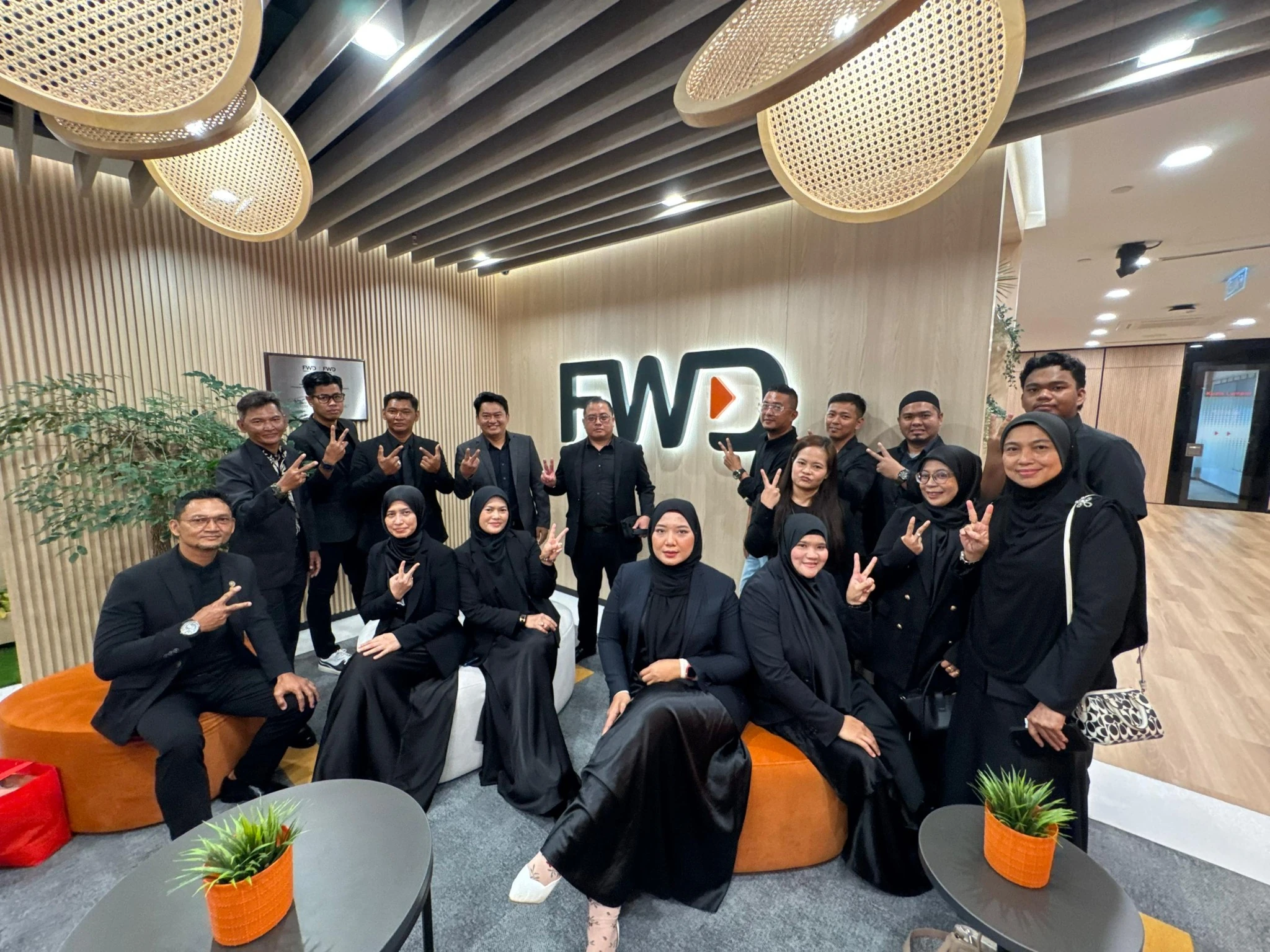 Pasukan Veratis semasa penglibatan industri di FWD