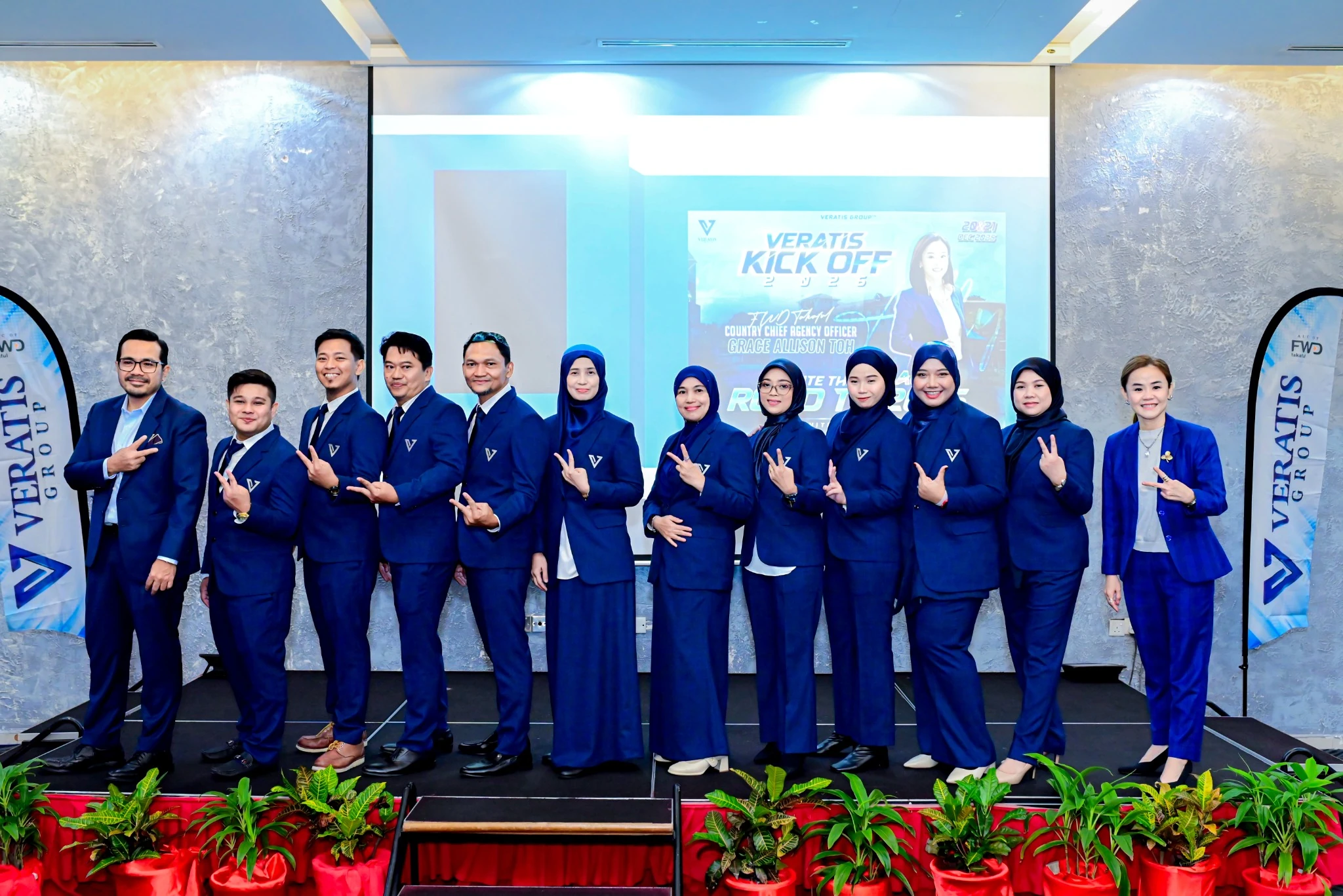Warga profesional Veratis di acara kick-off kepimpinan